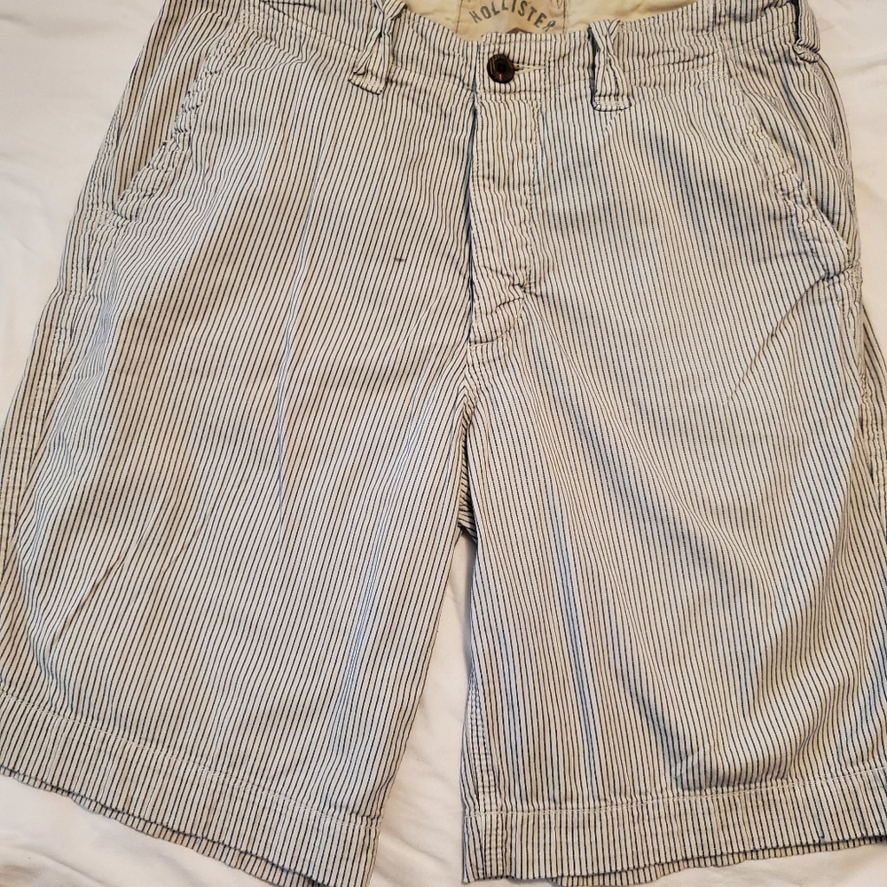 Hollister 100%Cotton pin striped twill 32" waist 10"L Men's shorts